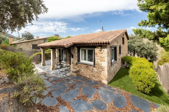 UNA CASA UNICA CON ENCANTO, ESPACIO Y VISTAS EN EL CORAZON D - foto 3