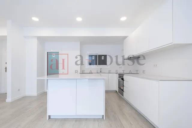 PISO RECIÉN REFORMADO CON GRAN BALCÓN EN L' EIXAMPLE — 9