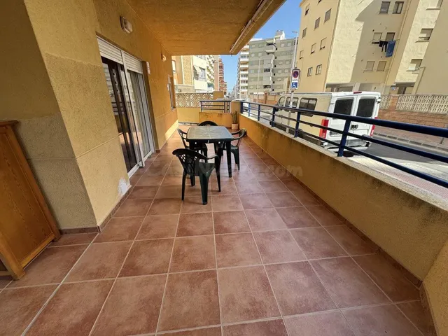 APARTAMENTO A ESCASOS METROS DEL MAR, CON PISCINA. — 3