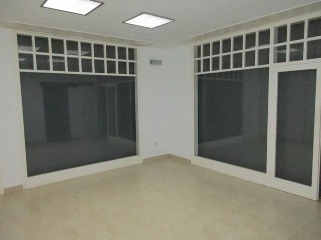 Local comercial en alquiler en centro de la población de l'Ampolla — 3