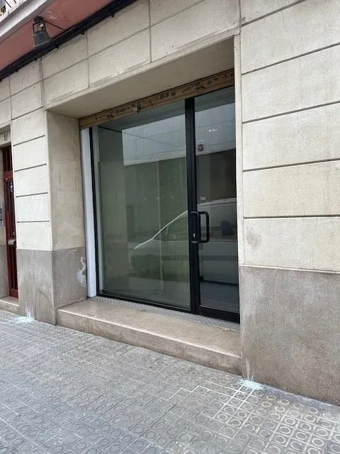 ALQUILER EN MANRESA DE DESPACHO EN PLANTA BAJA A PIE DE CALLE — 18