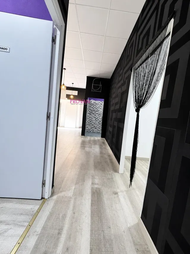 Local comercial en alquiler con tres salas y baño  adaptado — 13