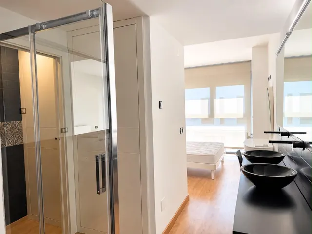 Moderno chalet adosado de 315m2 con gran garaje y piscina comunitaria — 17