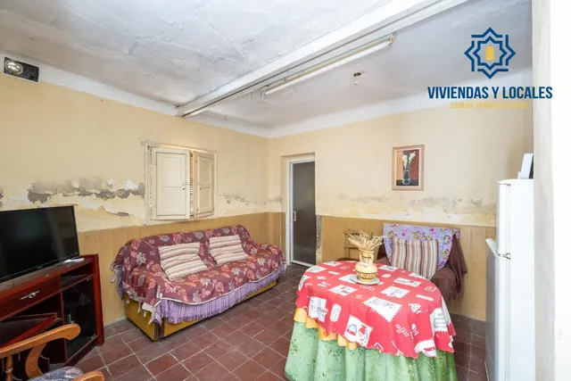 Atención promotores. Casa para derribar y hacer bloque de hasta 720 m2 de obra en Maracena centro — 4