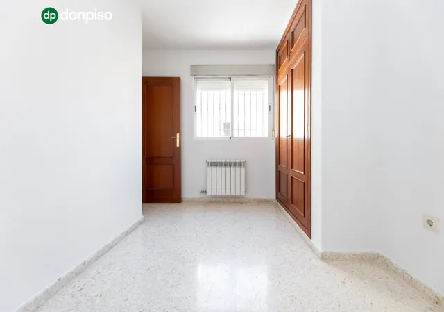 Vive en el corazón de Armilla: 4 dormitorios, patio, terraza y garaje — 17