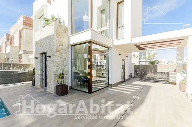 MARAVILLOSO CHALET CON JARDÍN, PISCINA Y GARAJE — 16