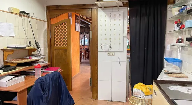 Venta de restaurante y fábrica de embutidos — 26