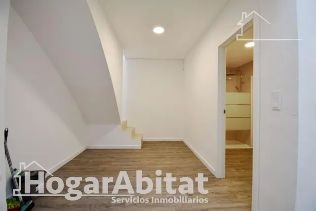 AMPLIA Y BONITA CASA REFORMADA CON 2 TERRAZAS — 47