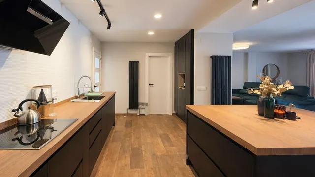 Casa reformada de 5 dormitorios con piscina privada, gran terraza y placas solares en Los Balcones — 38