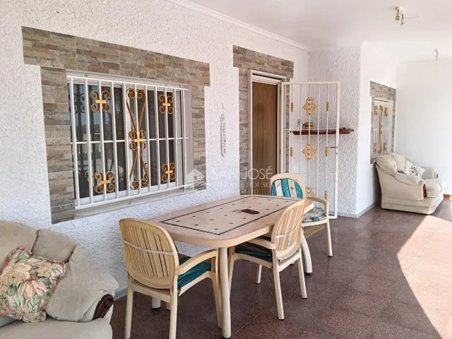 SE VENDE CHALET CON PISCINA EN BUEN ESTADO EN ASPE — 42
