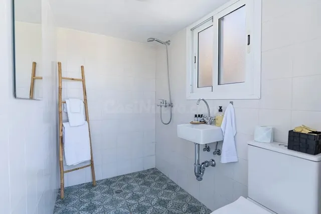 Villa exclusiva con piscina privada y casa de invitados independiente — 9