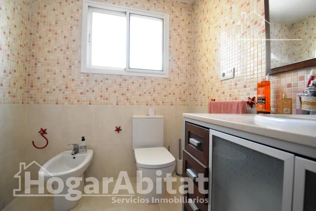 SEMINUEVO, AMPLIO Y LUMINOSO CON TERRAZA Y JACUZZI — 33