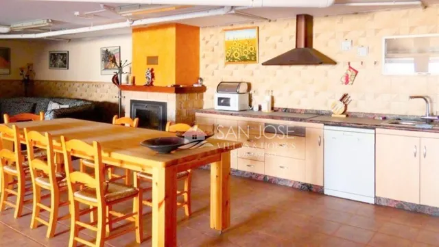 SE VENDE ESPECTACULAR CHALET EN PINOSO. — 8