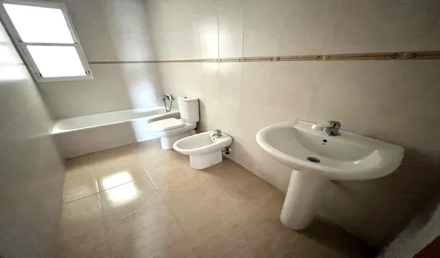 ALTO STANDING - Se vende precioso y GRAN PISO 2º ESQUINA 213 metros — 36