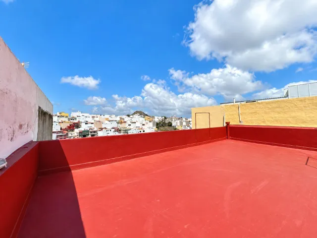 Vivienda de cuatro dormitorios con balcón en Arucas - Santidad — 48