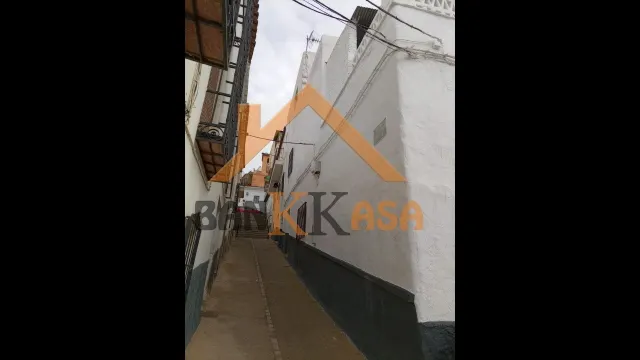 SE VENDE CASA CON LOCAL ABAJO EN FIÑANA ZONA CENTRO — 40