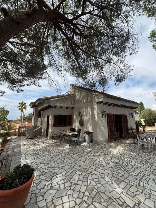 Chalet exclusivo con piscina cubierta de cristal y más de 300 m2 en urbanización Los Teatinos — 3