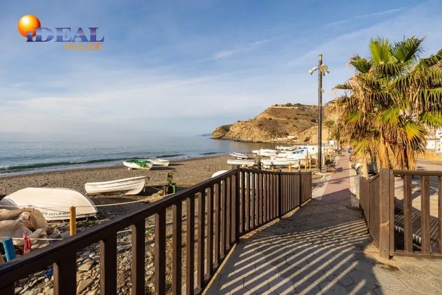 ESTUPENDO ATICO JUNTO AL MAR CON TERRAZA FANTASTICA — 10
