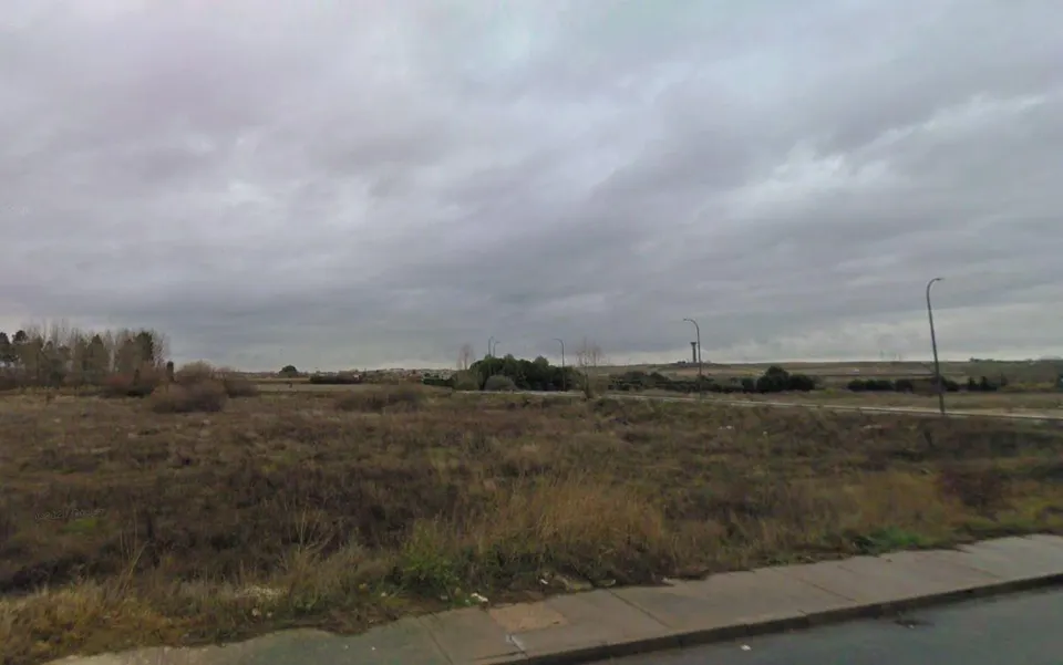 Urbis te ofrece un conjunto de dos parcelas en venta en zona El Canto, Villamayor