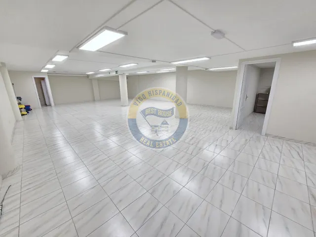 Bajo comercial de gran visibilidad — 27