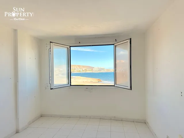 EL MÉDANO - ÁTICO EN PRIMERA LÍNEA DE MAR CON VISTAS INIGUAL