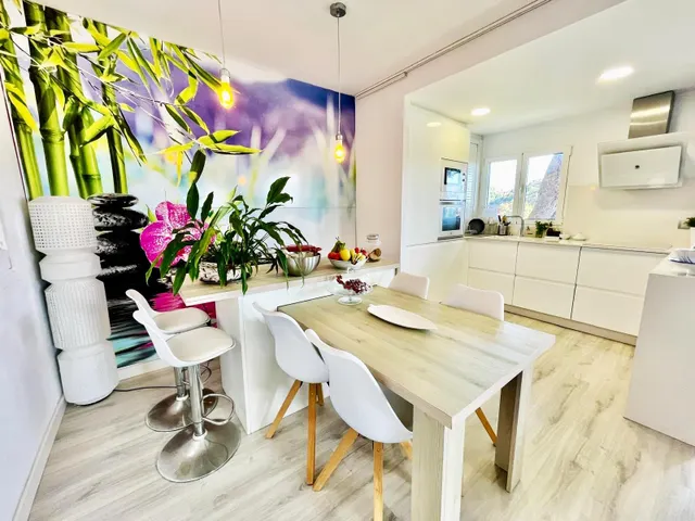 Casa de dos dormtorios con vistas al mar ya la montaña en Benalmádena, Costa del Sol — 11