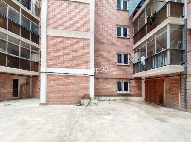 3 LOCALES COMERCIALES EN  ZONA INSTITUT — 46