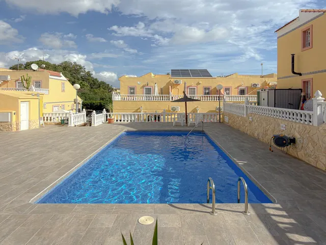 Magnifico chalet pareado totalmente reformado y con piscina comunitaria — 32