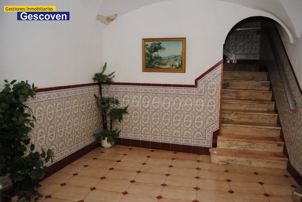 VIVIENDA CÉNTRICA CON AMPLIAS POSIBILIDADES