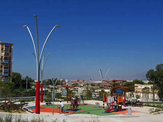 Alta rentabilidad: piso de 4 dormitorios, semireformado, amueblado a estrenar en Alicante, listo para entrar a vivir, a 4 km de la playa — 22