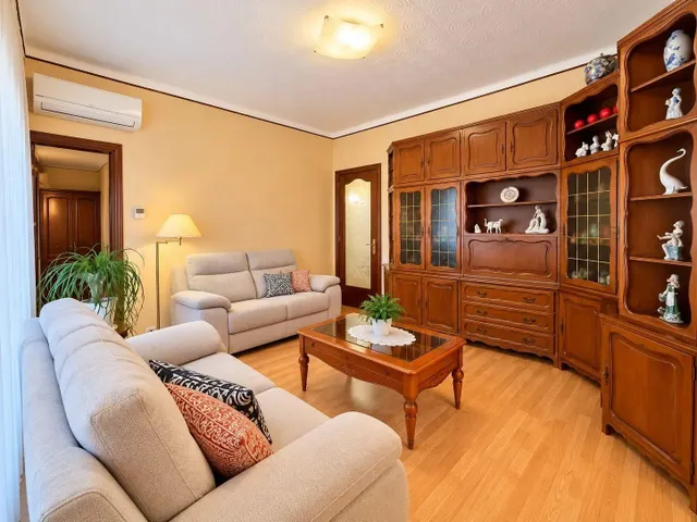 Amplio piso de 4 habitaciones en el centro de Manresa — 7