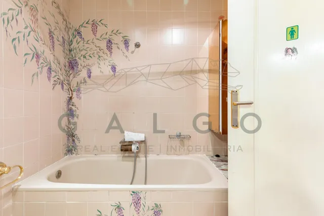 Piso a la venta junto a la plaza del ayuntamiento — 41