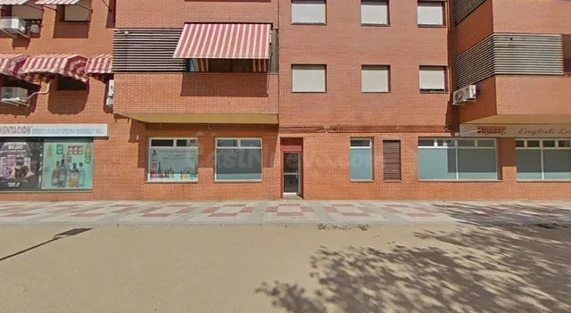 SE VENDE 4 locales comerciales OKUPA en C Manacor 2 de Human - foto 3