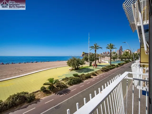 Luminoso piso de 2 dormitorios en playa de poniente, Benidorm — 14