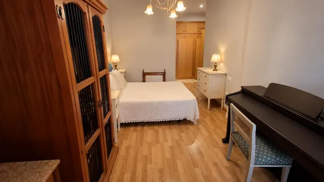 Planta baja de 131 m2 con terraza privada de más de 40 m2, garaje y 2 trasteros en Alicante — 6