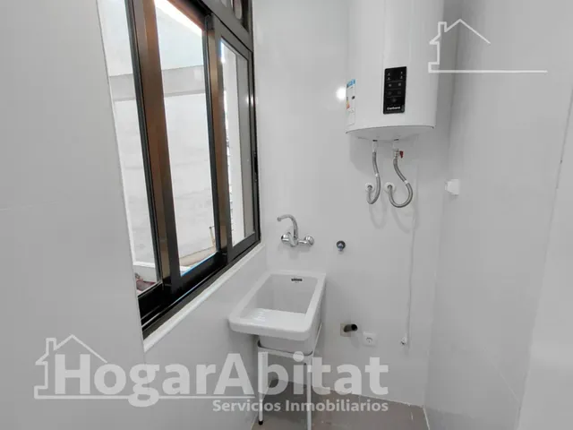 Amplitud y confort a estrenar en este luminoso piso reformado con balcón y ascensor — 33