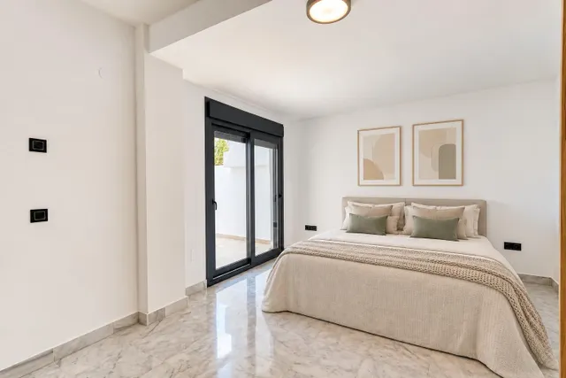Villa independiente renovada, cerca a Mijas, con piscina privada y 5 dormitorios — 6