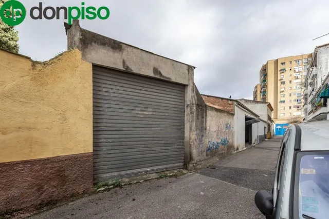 Casa con Parcela a Reformar en Granada — 36