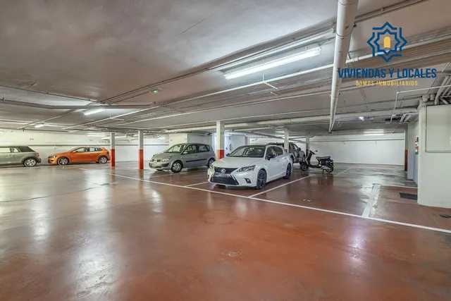 EXCLUSIVO PISO CON JARDÍN PRIVATIVO EN UNA DE LAS MEJORES URBANIZACIONES DE GRANADA — 43