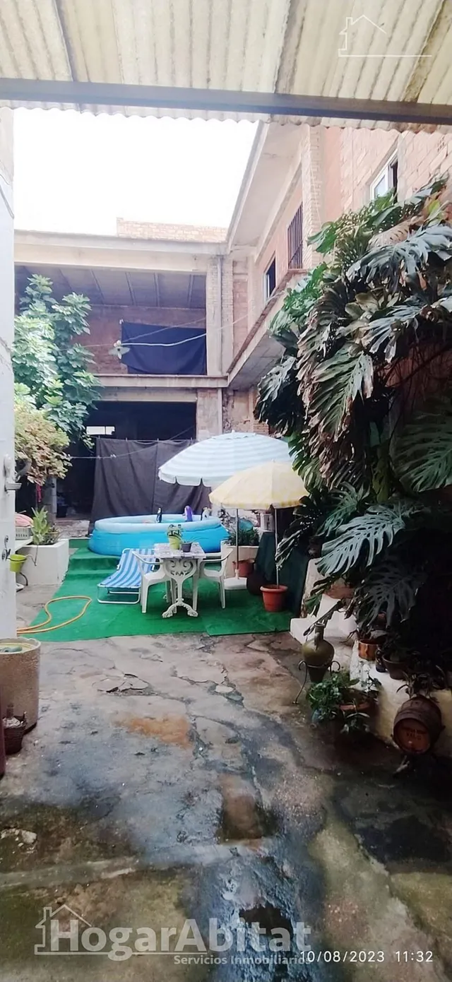 AMPLIA CASA CON MUCHA POSIBILIDAD Y TERRAZA — 15