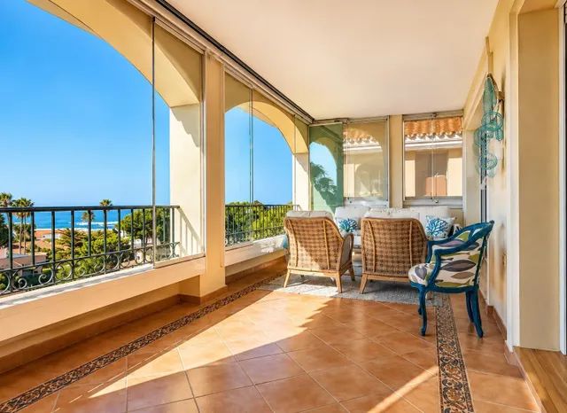 Exclusivo ático de lujo en Elviria con espectaculares vistas al mar — 9