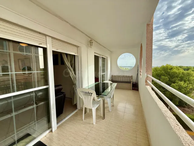 Piso de 3 dormitorios en alquiler de larga duración en zona tranquila de Torrevieja — 21