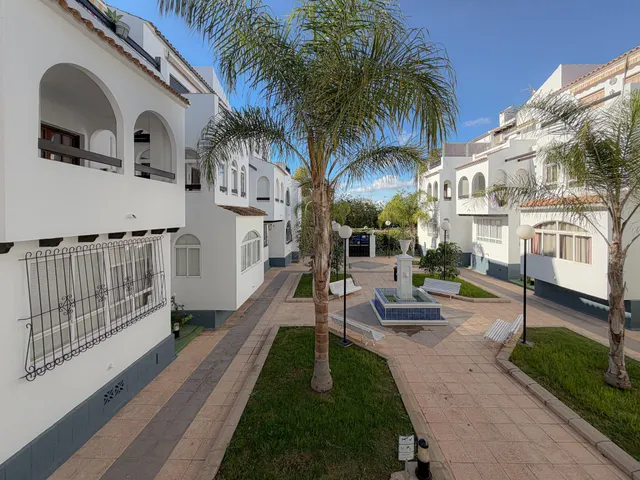 Espectacular ático con amplia terraza y excelentes vistas panorámicas y a la piscina comunitaria (350 metros playa) — 11