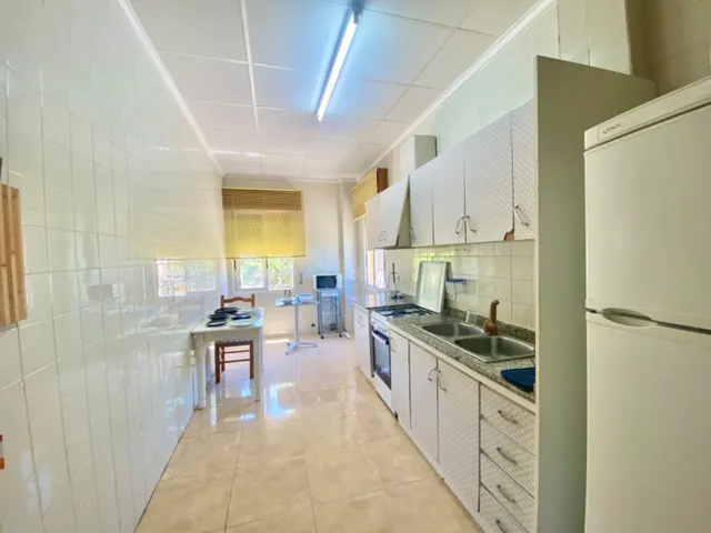 ESTUPENDA CASA EN LOS DESAMPARADOS, AMPLIA, CON PORCHE, TODA - foto 3