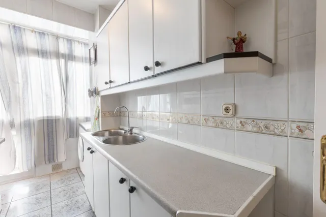 Piso 3 habitaciones en Calle Santa Margarita, junto Cmno. Bajo de Huétor — 23