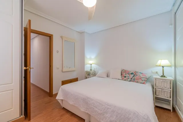 Ático en el centro de Torrevieja de 3 dormitorios y 2 baños — 28