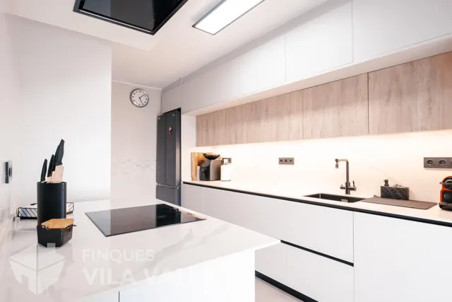 Casa esquinera con jardín privado y estilo inigualable — 20