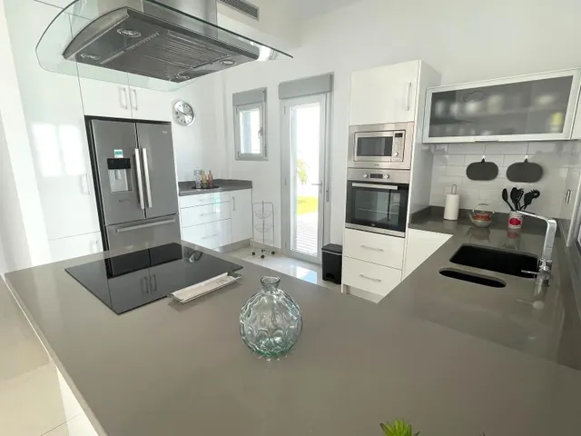 Excepcional Villa en Pilar de la Horadada: Lujosa Villa de una Planta con Licencia Turística — 38