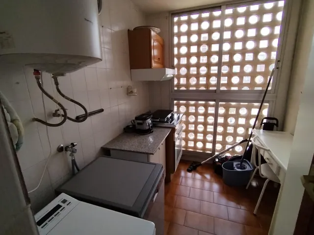 Apartamento de esquina con 2 dormitorios y terraza acristlada en 1 Linea playa Levante. — 21