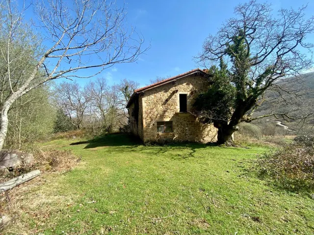 CASA DE PIEDRA EN PARQUE NATURAL RESERVA DEL SAJA — 10